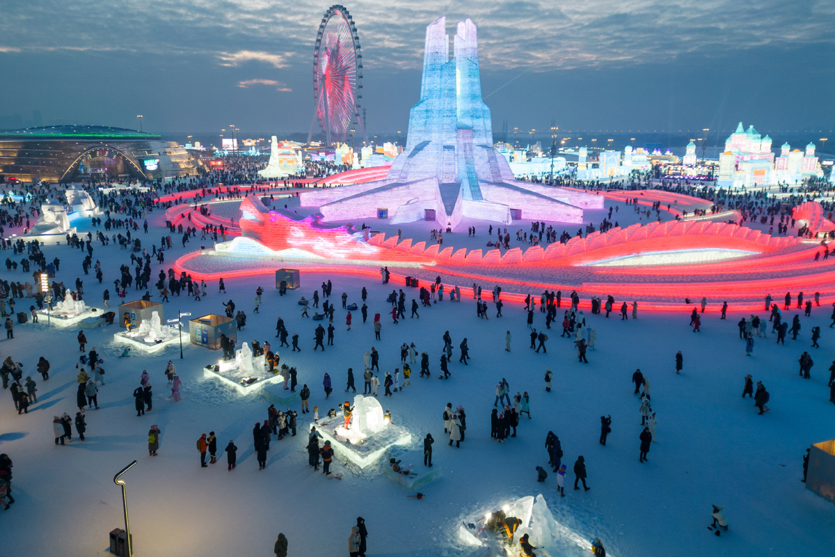 World's largest ice-snow theme park attracts 1 mil