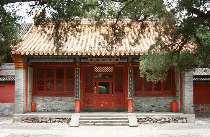 Kunming Lake Area:Temple of Timely Rains and Extensive Moisture(Guangrun Lingyu Ci )