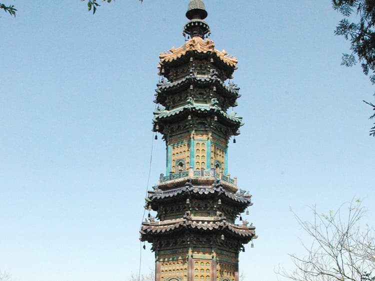  The multi-treasure glazed tower of the 