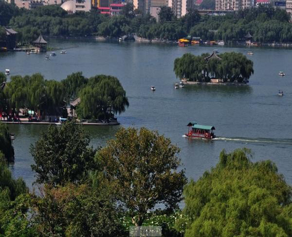 The Worlds Best Spring Scenic Area(pic2) The Worlds Best Spring Scenic Area, located in downtown Jinan(pic2)